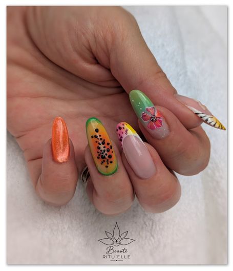 Ongles en Gel avec Nail art d'été